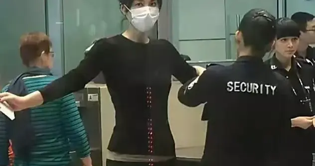 55 岁王菲登机安检照曝光，这身材太好看，状态好，气场太强大了