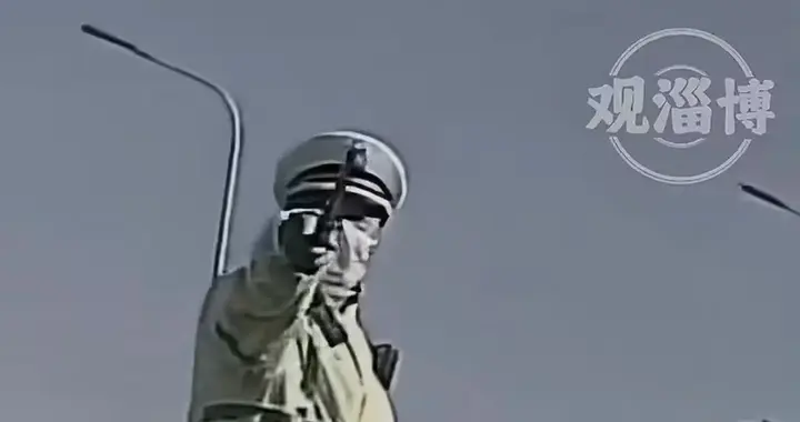 交警拦下奔丧客一句安慰暖人心