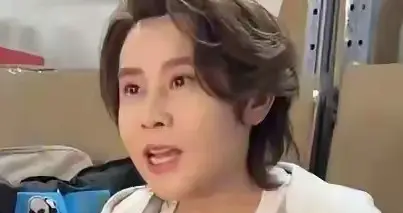 王濛当众甩开李小冉的手，全网却一边倒支持：她最见不得这种不公