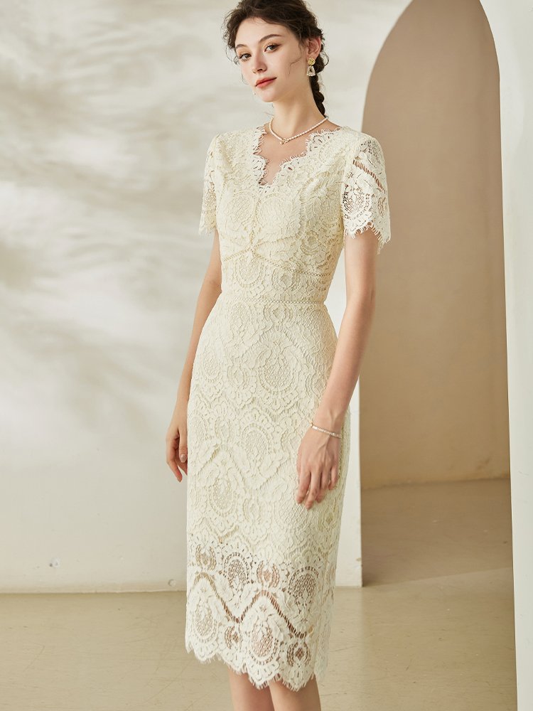 蕾丝镂空连衣裙，尽显随性大方的魅力