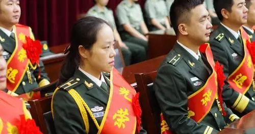 又快到了转业选择方向的时候了，是转业安置，还是选择逐月呢？