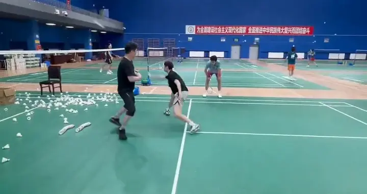 羽毛球日常训练，这间距这频率太难了吧！