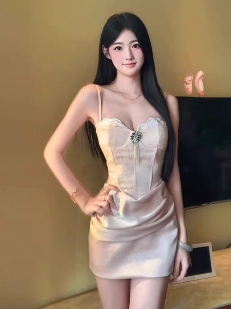 纯欲法式醋酸缎面吊带连衣裙女约会裙轻奢