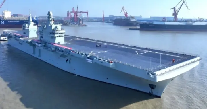 四川舰出航海试，076首舰带电磁弹射，4万吨巨舰出海