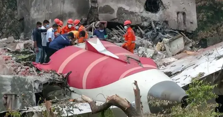 航班事故率4.7倍，每月10万假申请，印度民航有多离谱？