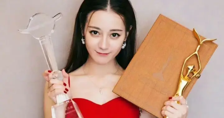 迪丽热巴金鹰视后被骂8年，她确实有点冤！