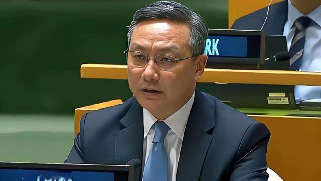 顺遂皆安：当联合国高官流畅切换四国语言
