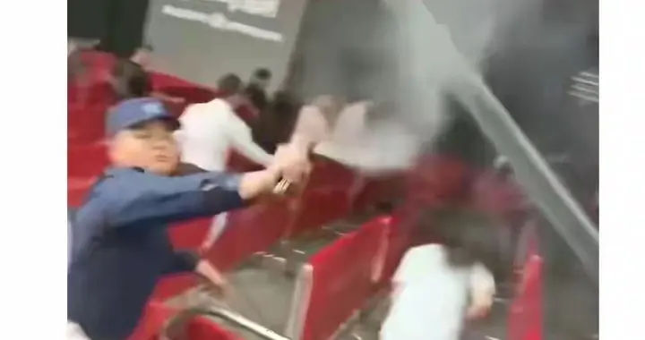 深圳一楼盘通宵排队，保安喷辣椒水驱赶，网友怀疑这是营销活动