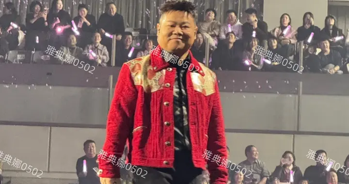 天啊，岳云鹏咋胖成这样了？现在连说相声的都能开演唱会了好神奇