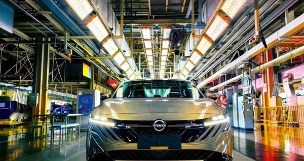 燃油家轿之王！全新日产轩逸量产下线：颜值大改、动力不变