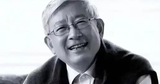 曹景行墓地曝光！透明玻璃镶嵌着一个陶瓷茶杯，父母墓碑就在旁边