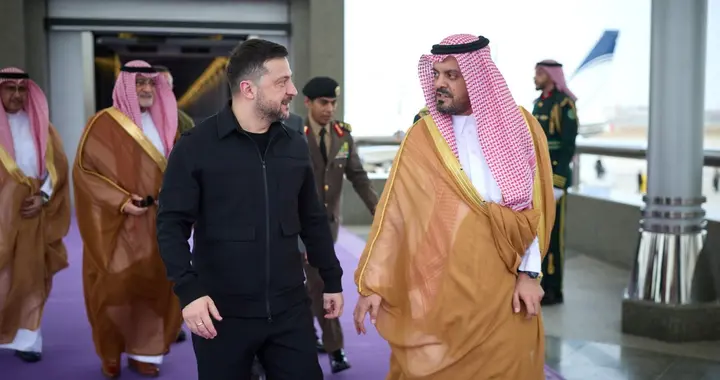 泽连斯基刚落地沙特，12架无人机扑面而来，俄方下场支援伊朗？