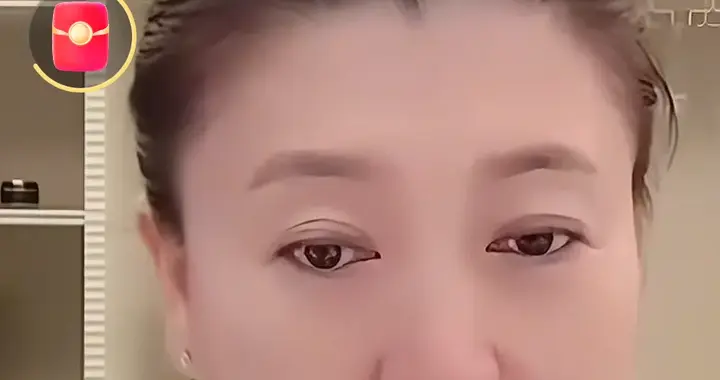 闫学晶“哭穷”后续来了，这恐怕摊上事了，代言品牌方连夜找法务