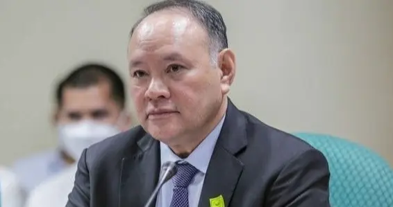 菲防长放出狠话：胆敢拖走非法坐滩的军舰，将定性成“战争行为”