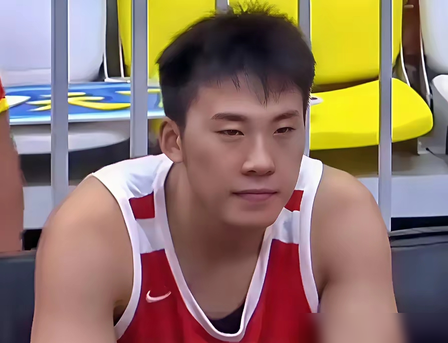 王俊杰崩了，3场热身赛9次失误，正负值-13。 去年亚洲杯，场均13...