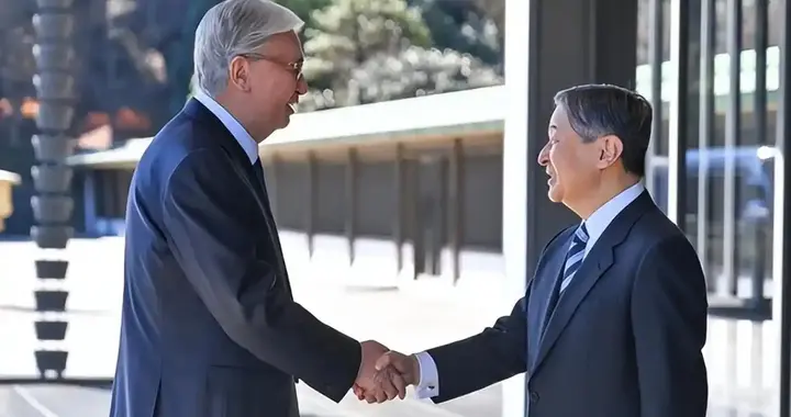 日本天皇亲自出山，对中国的反击正式开始，高市早苗憋出一毒招