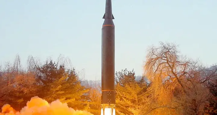 特朗普真正的“克星”来了，一枚高超音速导弹升空，直指美方本土