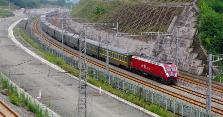开行十年半的沪渝直达特快列车即将被相同速度的动车替换