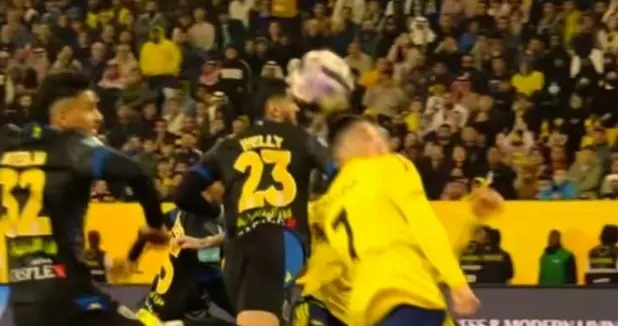 1-0！利雅得胜利豪取三连胜，c罗躲球成就乌龙，沙特联积分榜出炉