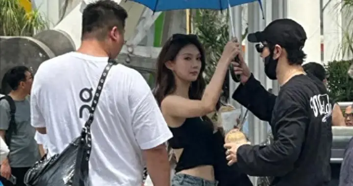 黄晓明疑有新恋情，和女伴甜蜜出游！女方穿露脐装身材比叶柯还辣