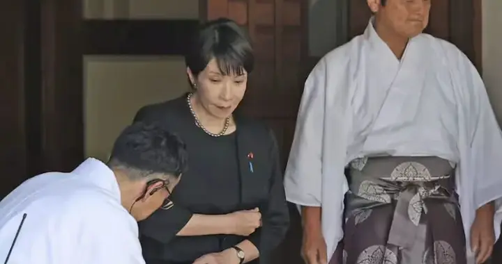 人民日报点名高市早苗，撕掉其虚假伪装，拜的不是“神”是“鬼”