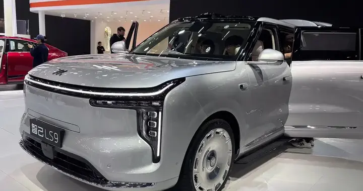 上汽旗舰大六座智己LS9震撼上市