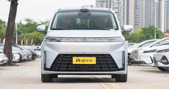 全新传祺向往E8 PHEV：5米MPV灵活好开，长续航、低能耗，家用香？