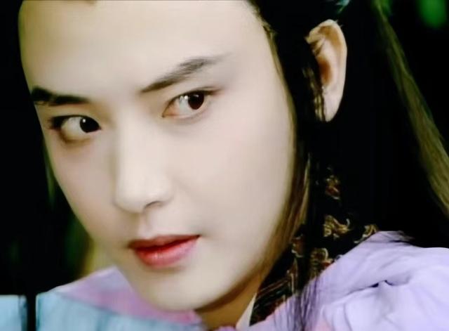 “最年轻岳父”走红，牵女儿结婚被误认是抢亲，网友：新郎压力大