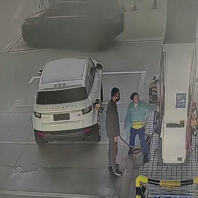 淘气三万问：千万不要想着加油站逃单！路虎