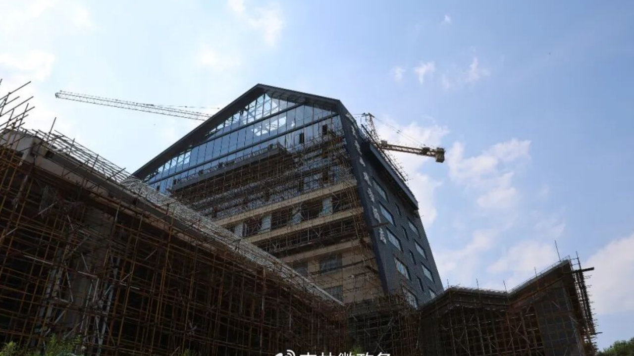 【莲花山度假区调研重点项目建设及安全生产工作】
