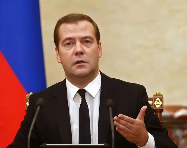 梅德韦杰夫强硬表态，俄乌局势再度紧张