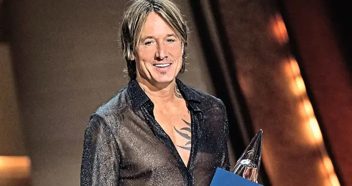 离婚后基思·厄本大变样，瘦身十斤秀八块腹肌，前妻妮可状态回春