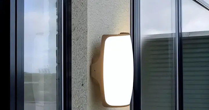 阳台想要更漂亮实用，过来人建议：这4样东西别忘了装，会有收获