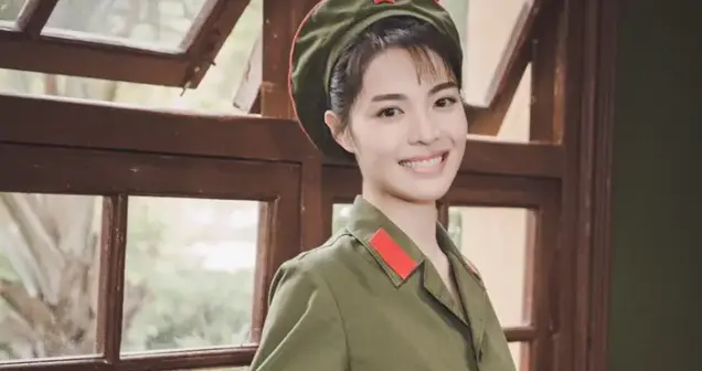 从芳华女兵到金鸡最佳女配，32岁钟楚曦凭什么让大导演都想捧？