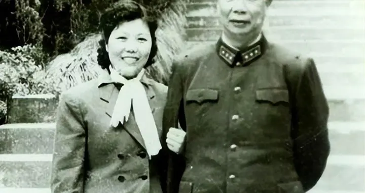 80年代，68岁陈士榘将军迎娶28岁李峥，临终前没有给子女留遗嘱