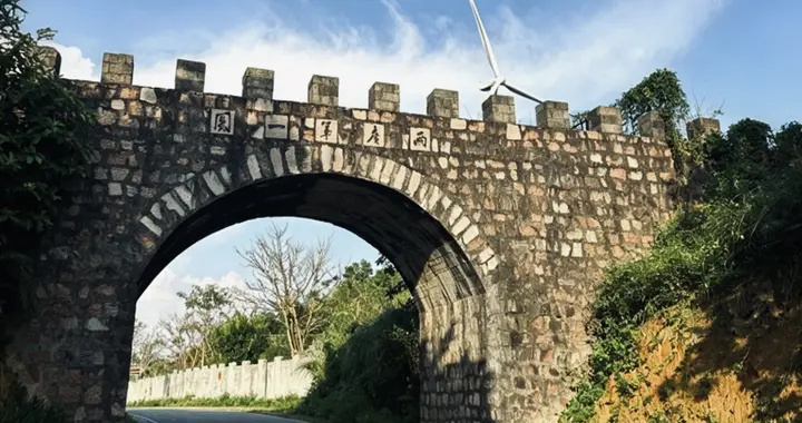 “两广第一关”景区荒废后，反而火了？