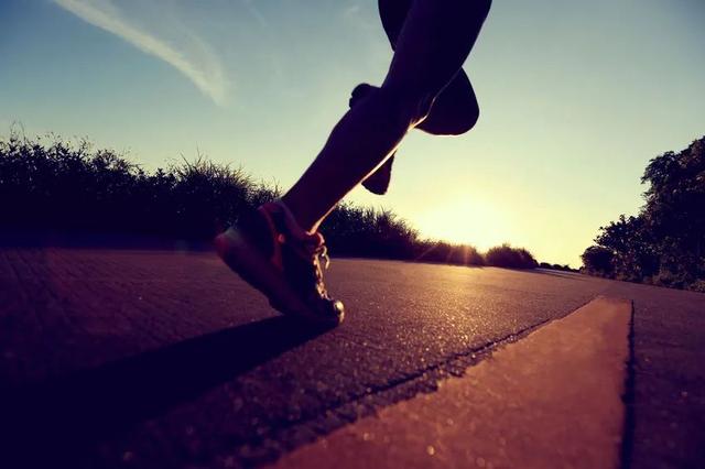 跑步时，只需1个改变，就能帮你更快地燃烧脂肪、降低血糖！快试试吧