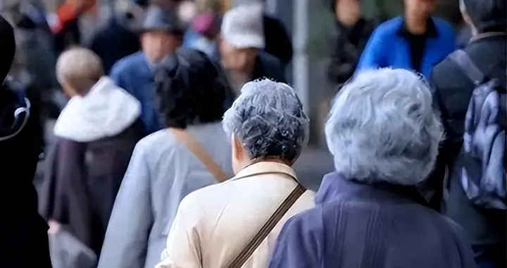 我国将迎来人口死亡高峰？23年1110万去世、24年1093万，去年呢