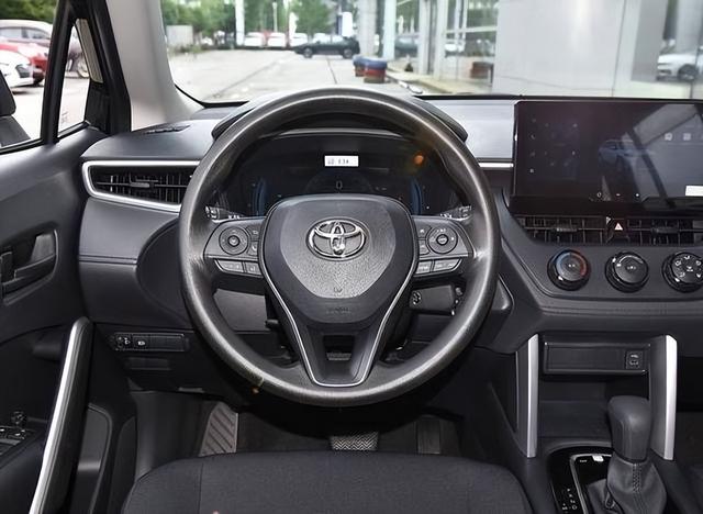 约合人民币15.4万元起，丰田卡罗拉旅行版新车型发布，配黑色套件