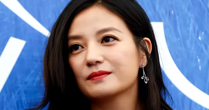 封杀5年，赵薇突传喜讯？压了10年电影重新上映，导演署名已更换