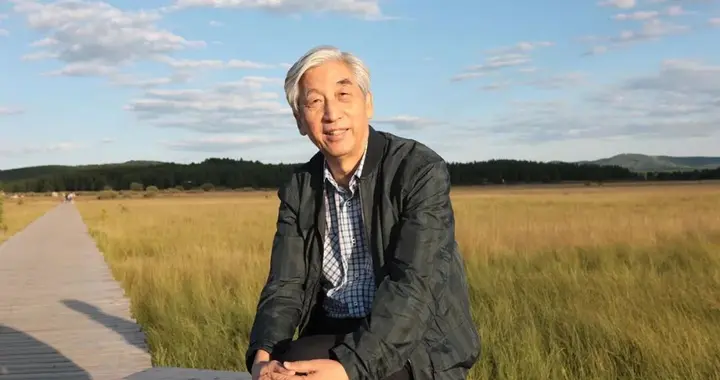 中国书协名誉主席张海先生是真正的艺术家、是仰望者、跋涉者