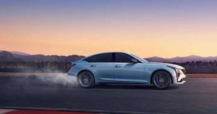 别只关注宝马3系了，不如看看这台20万内的“后驱王”