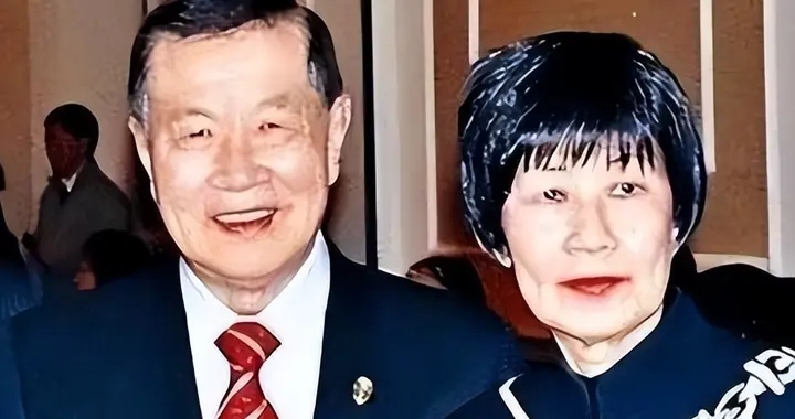 她是李昌钰头婚妻子，马来西亚千金小姐，全力托举丈夫事业高升