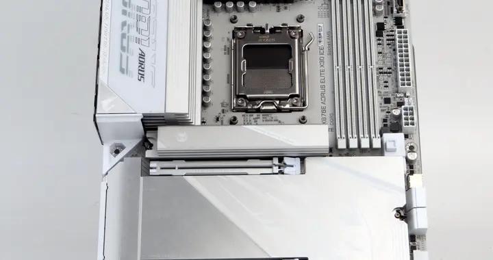 技嘉X870E X3D冰雕主板：X3D平台的中高端优选