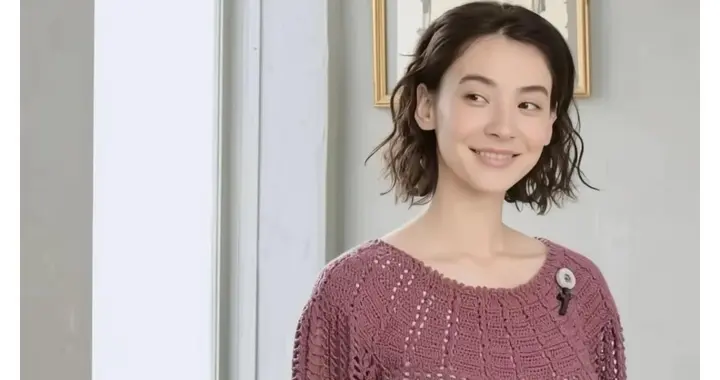 从领口开始钩织的套头衫