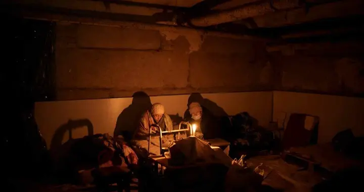 俄军换了打法，下狠手了！乌克兰多地火光冲天，最严峻的局面来了