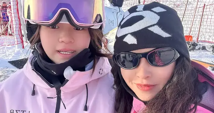原来全红婵是去新疆滑雪了，仅三天就学会了，国际雪联在线抢人