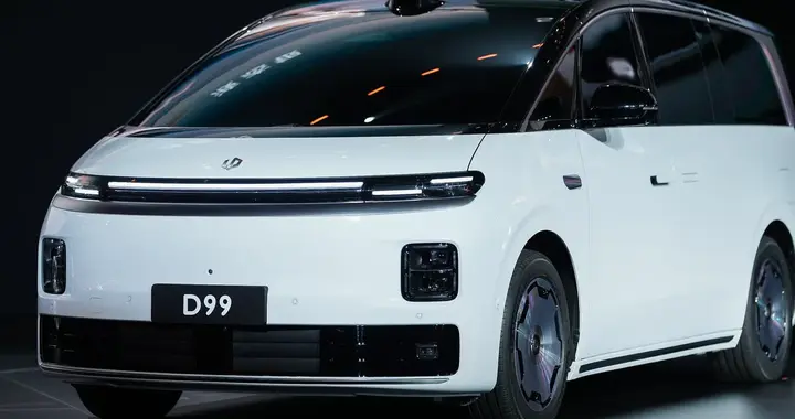 零跑汽车旗下首款MPV亮相，空悬、宁德时代能加几分？