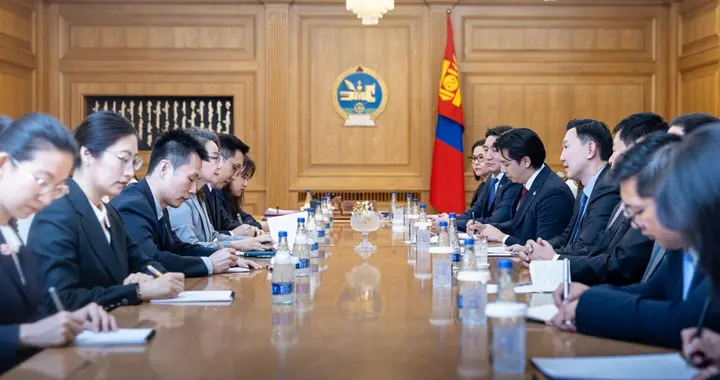 蒙古新总理刚上台，率先找上中国，深化合作，再提借道对印度运矿