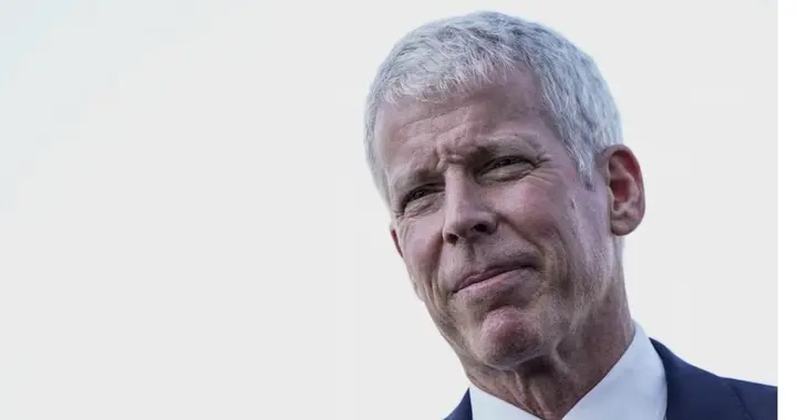 美国能源部长官宣：美海军将很快启动霍尔木兹海峡船只护航行动